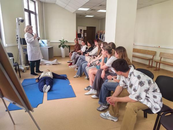 Факультет фундаментальной медицины провел экскурсии для школьников