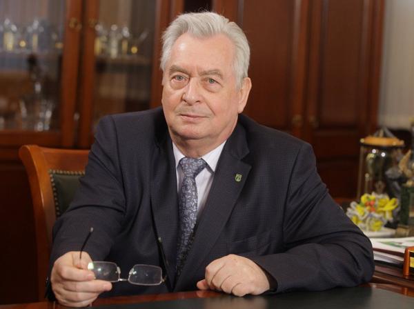 Декан ФФМ МГУ академик В.А. Ткачук награжден Почетной грамотой Президента РФ Декан ФФМ МГУ академик В.А. Ткачук награжден Почетной грамотой Президента РФ