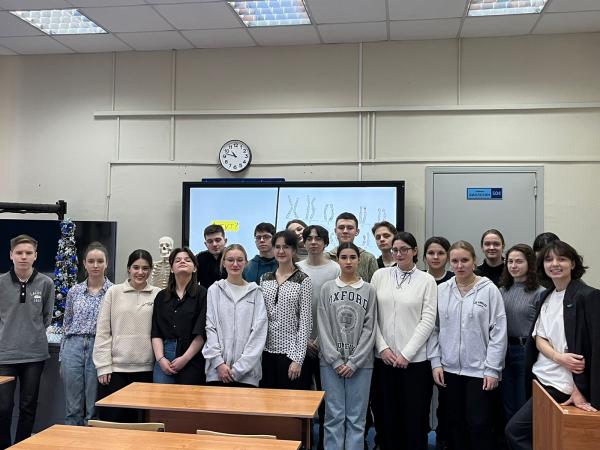 Факультет фундаментальной медицины провел мастер-классы для учеников школы № 1541 Факультет фундаментальной медицины провел мастер-классы для учеников школы № 1541
