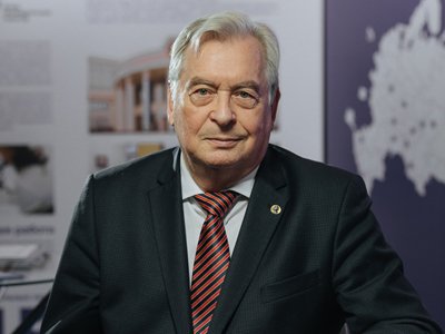 Декан ФФМ МГУ получил золотую медаль Российской академии наук имени Ивана Павлова Декан ФФМ МГУ получил золотую медаль Российской академии наук имени Ивана Павлова