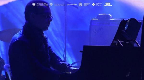 Студент ФФМ Дмитрий Ольков выступил на финальном этапе Российской Студенческой весны Студент ФФМ Дмитрий Ольков выступил на финальном этапе Российской Студенческой весны