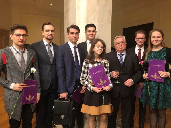 Вручены дипломы стипендиатам Московского университета Вручены дипломы стипендиатам Московского университета