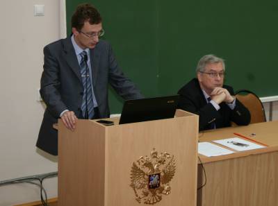 Директор Департамента образования и кадровых ресурсов МЗ РФ В.А. Егоров (слева); декан ФФМ МГУ имени М.В.Ломоносова, академик РАН и РАМН В.А. Ткачук (справа) Директор Департамента образования и кадровых ресурсов МЗ РФ В.А. Егоров (слева); декан ФФМ МГУ имени М.В.Ломоносова, академик РАН и РАМН В.А. Ткачук (справа)